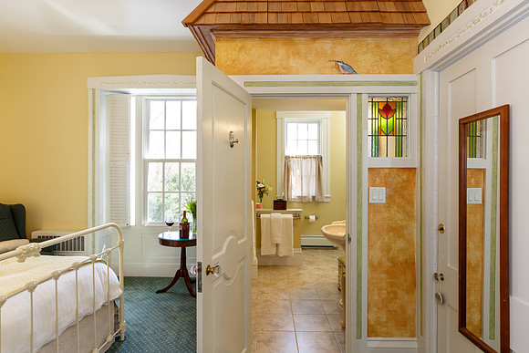 The Captain's Manor Inn - Tuscany Room-10
